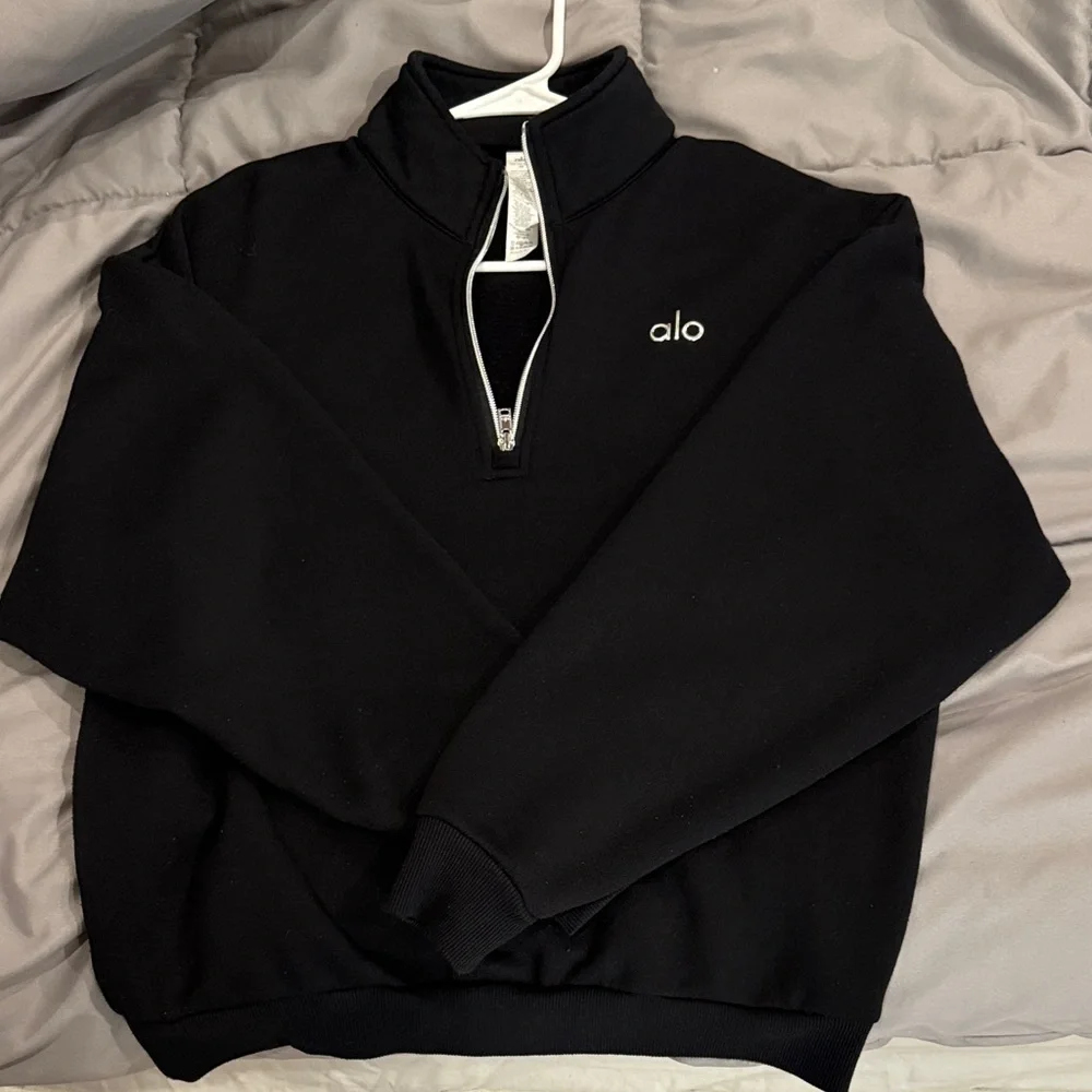 ALO Yoga Women's Black Half-Zip Sweatshirt - Picture 4 of 8